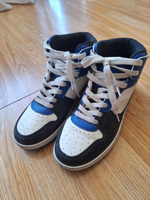 Високи маратонки lc waikiki 42 номер