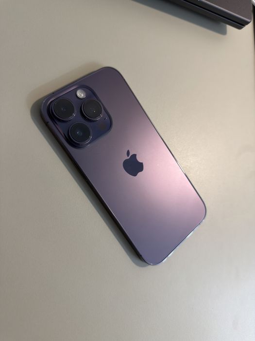 iPhone 14  pro.