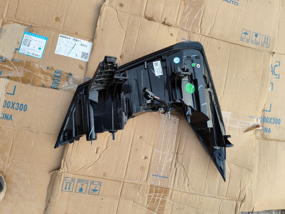 Фонарь Geely Atlas 25 год