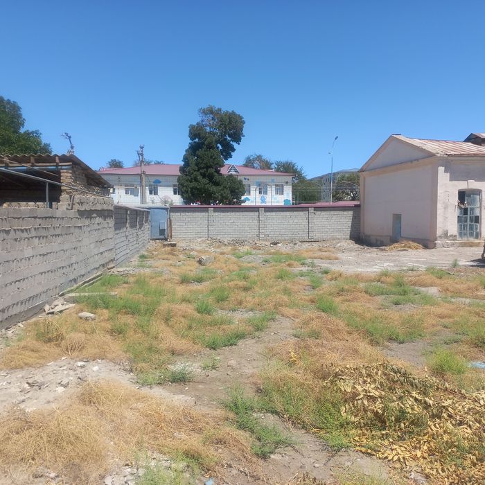 Eski shaxar Karmana  markazidan  bino sotiladi xoxlagan biznes joy