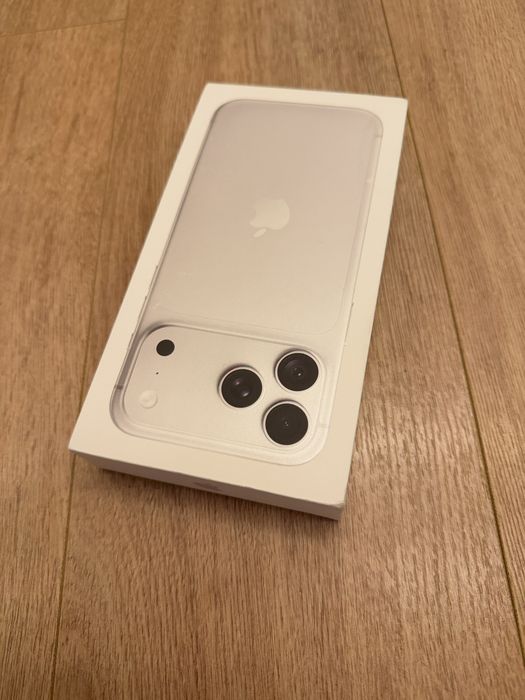 Запечатан! Iphone 18 PRO MAX 256GB Silver / Чисто НОВ!