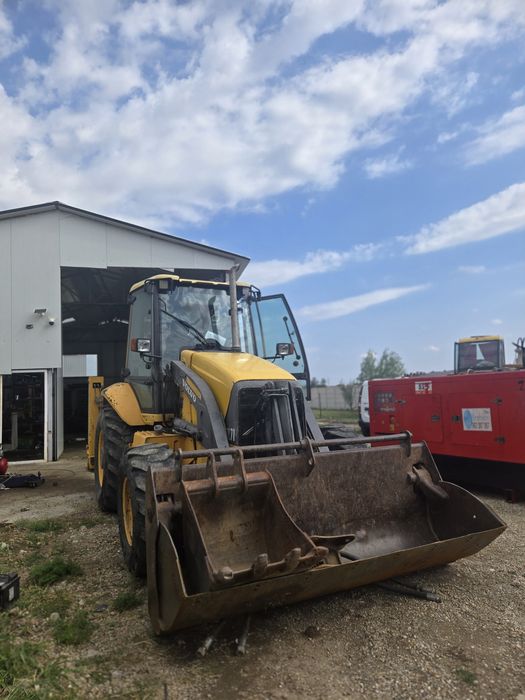 Executam lucrări cu utilaje defrișări terenuri și totcat resturi veget