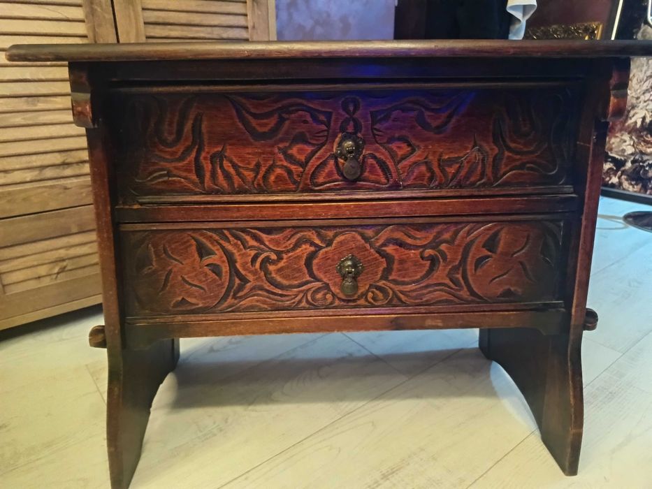 Антично дървено шкафче