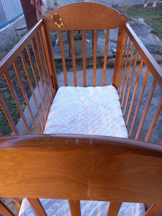 Детская кровать  с маятником