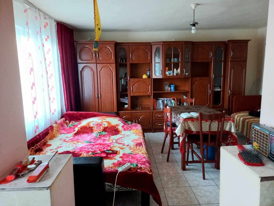 Vând casă la țară