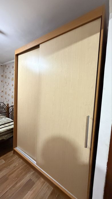 Раздельный кровать со шкафом