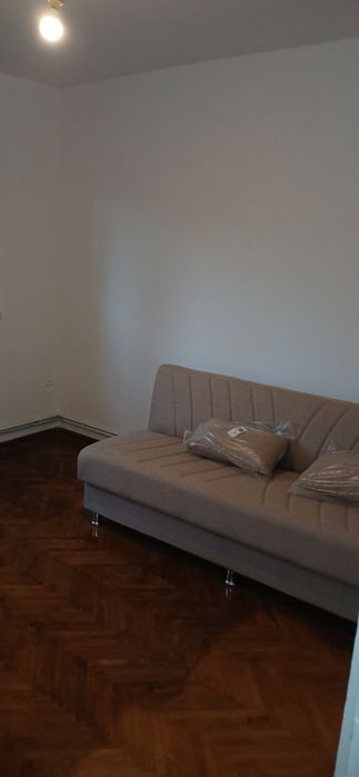 PROPRIETAR Închiriez apartament 3 camere în zonă centrală,