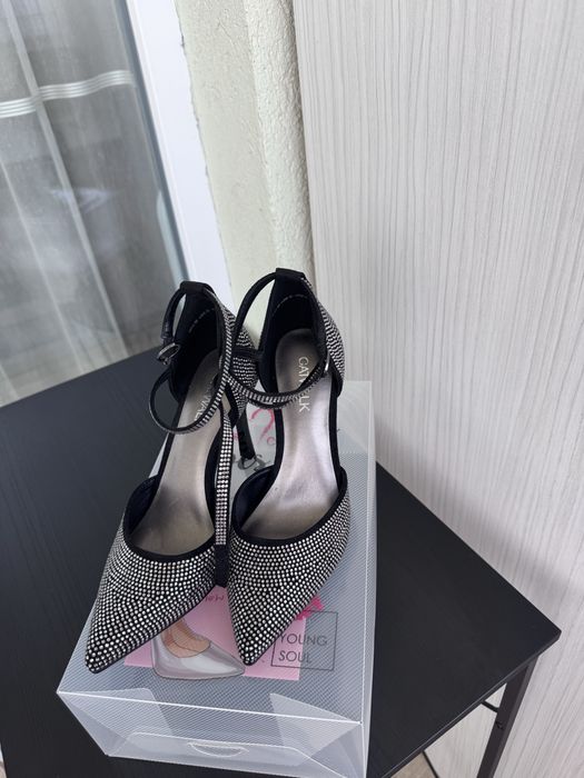 Vand pantofi eleganti