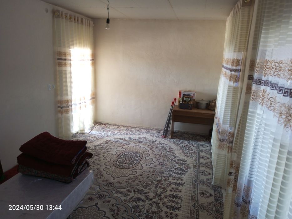 Уй сотилади участка 4 хонаси бор яшаш учун газ свет сув бор дакументла