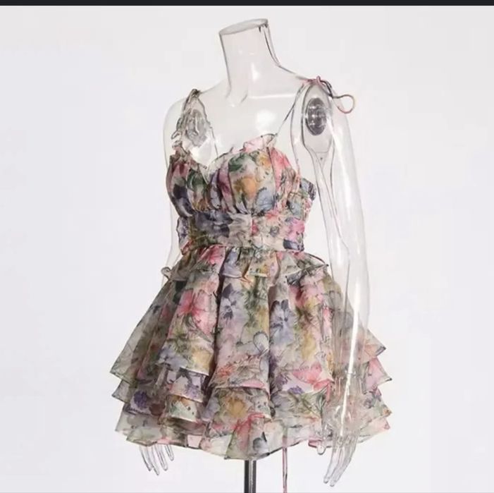 Коктейлна рокля.