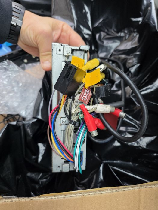 Продавам Pioneer avh-5200bt