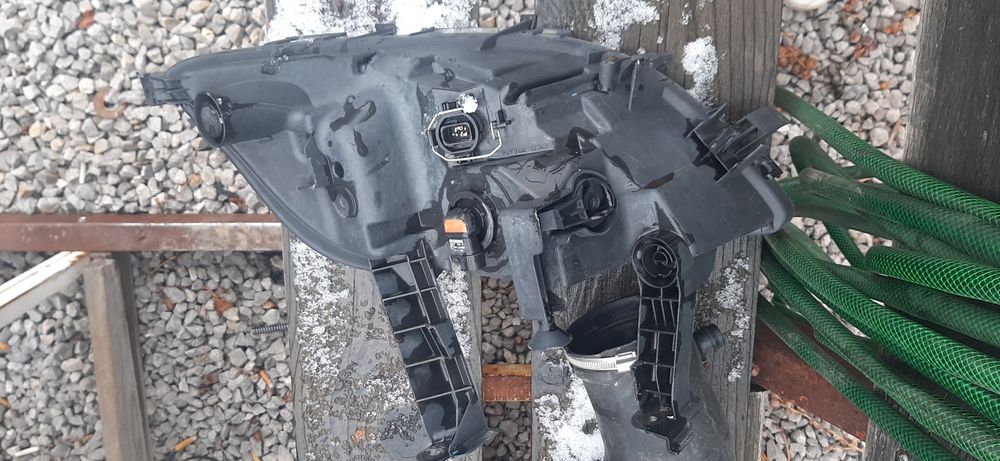 Ляв халоген за опел астра 2011 год.