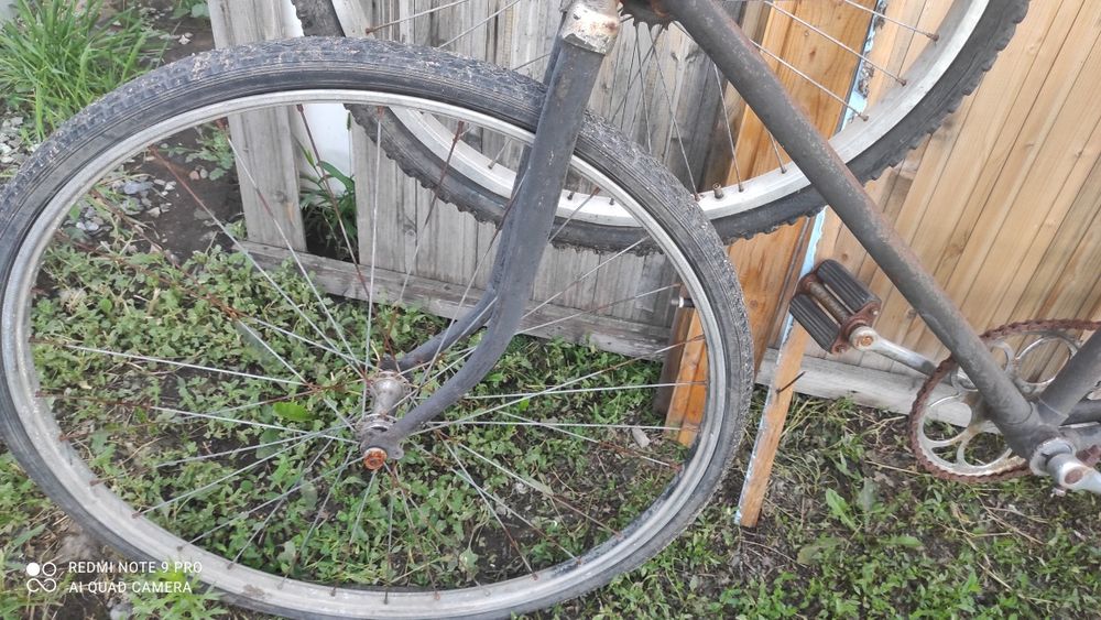 Велосипед и запчасти на него..