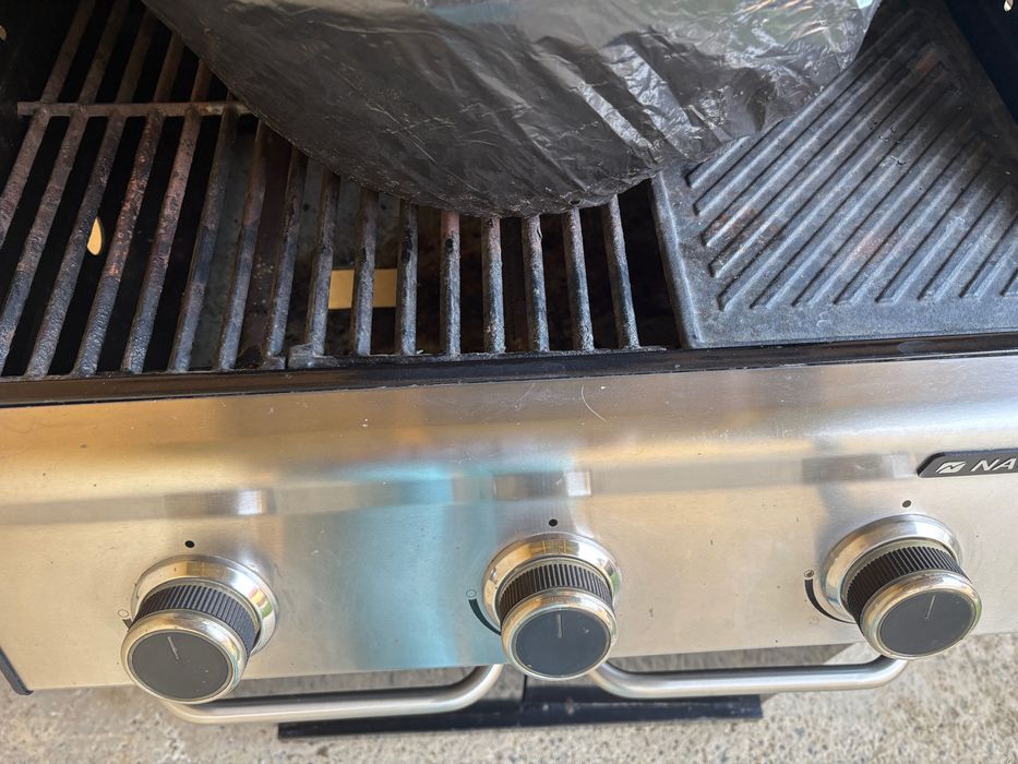 Grătar de curte cu gaz