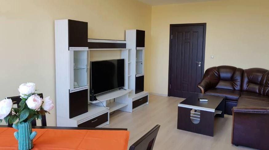 Дава се под наем Тристаен апартамент в Варна, Лятно кино Тракия - 117 кв.м за 900 € - Снимка #4