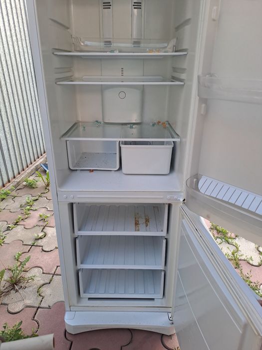 Холодильник indesit