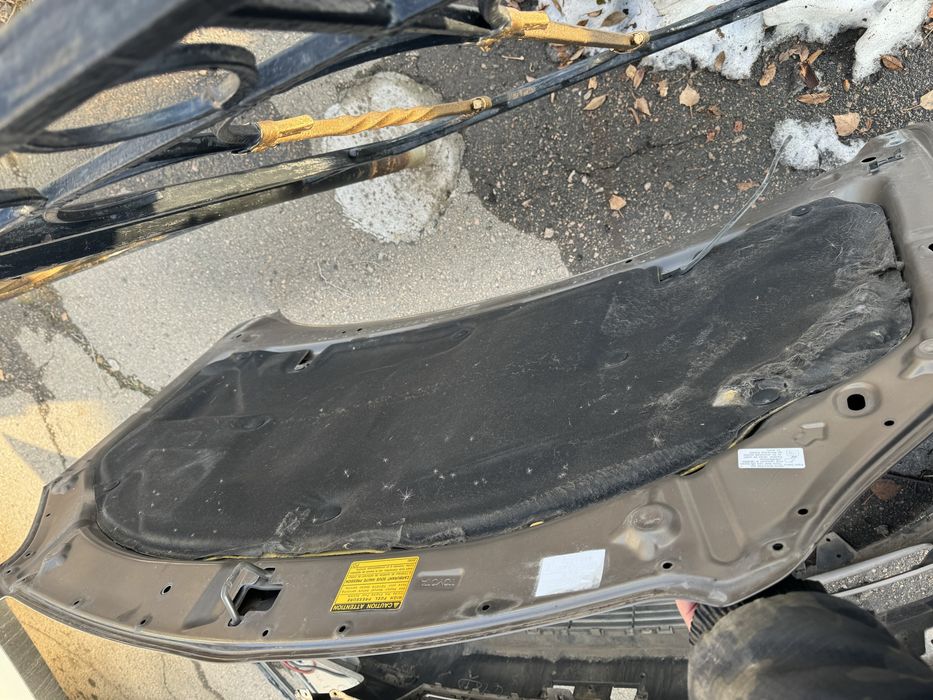 Капот тойота Авенсис