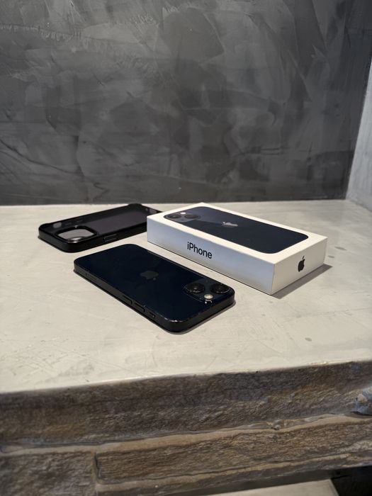 Iphone 13 Mini Midnight 128 GB + подарък