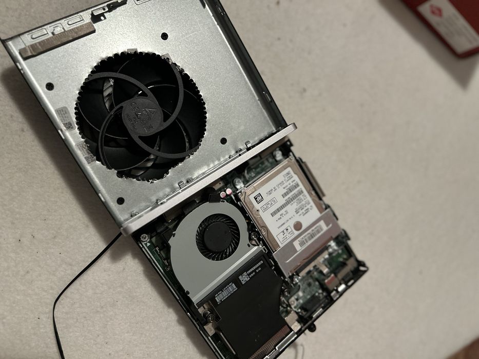 Mini PC HP 705 g4 ryzen 2400g placa video Vega 11 32GB 2TB ssd 1TB HDD