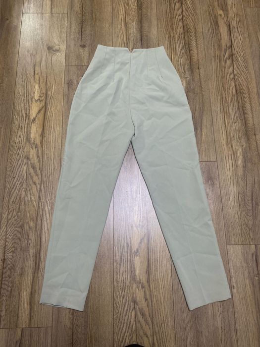 Светлозелен панталон  New Yorker, размер 32