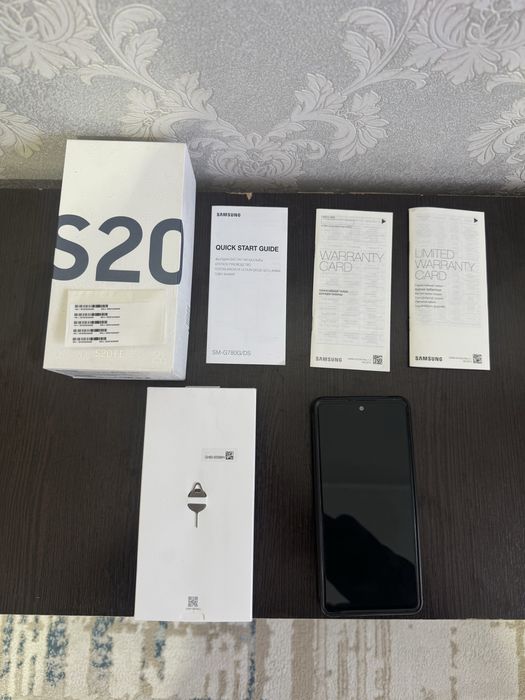 Продам S20FE в отличном состояние