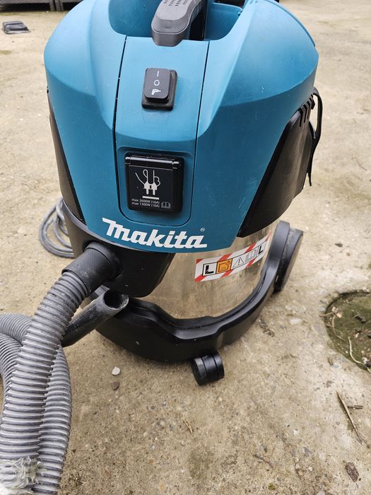Aspirator makita VC2012L