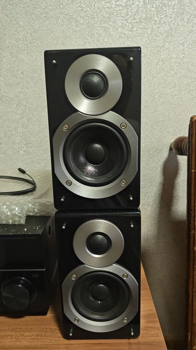 Продается пару калонок Edifier S730