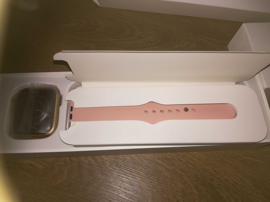 Розов смарт часовник