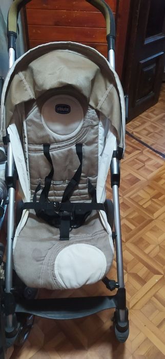 Продаётся Коляска chicco