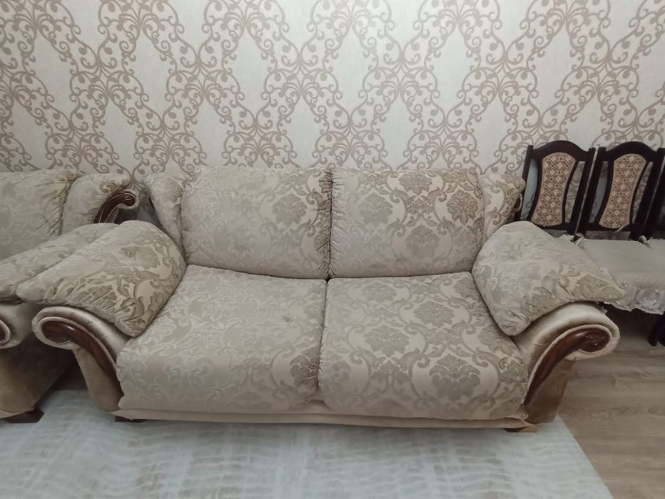Срочно продам отличный диван