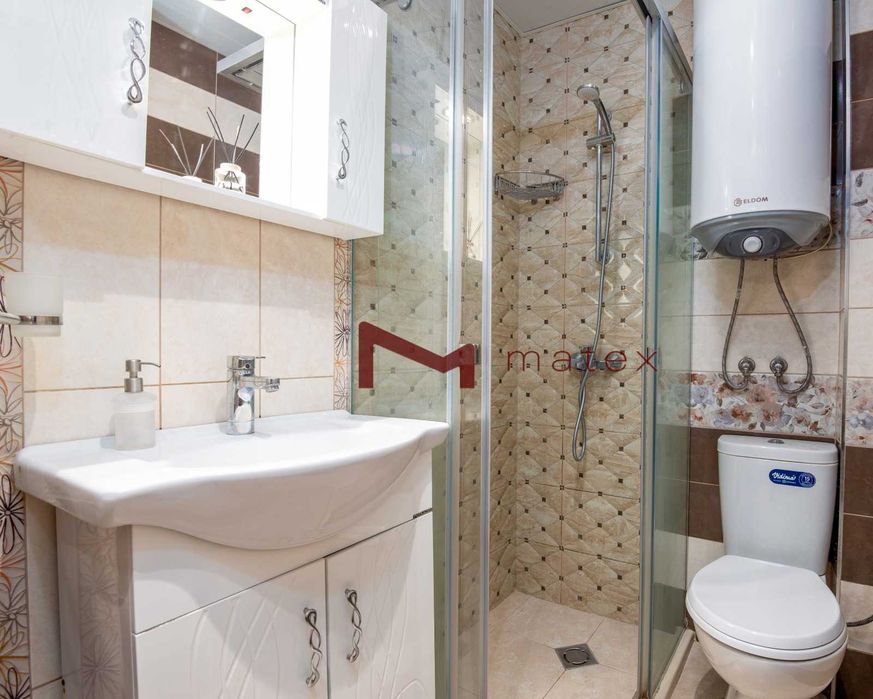 Тристаен Тухлен До Училище Васил Друмев - Траян Кателиев