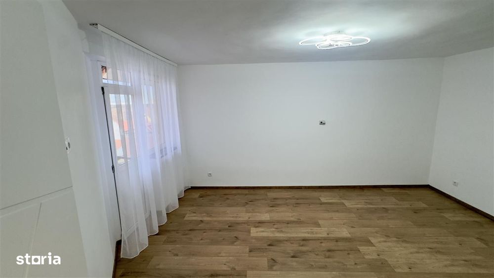 Apartament decomandat, 2 camere, balcon, la cheie, zona Turnisor