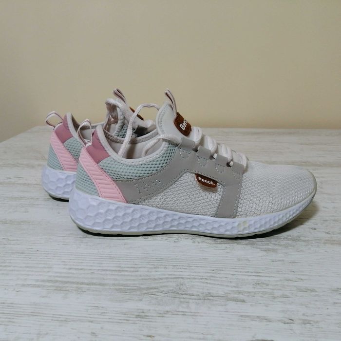 Дамски маратонки Bench 37