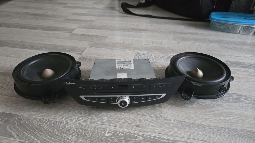 Casetofon + boxe Renault Laguna 3. Cabasse