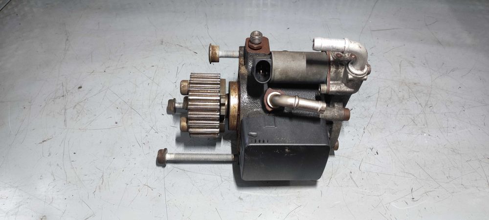 Pompa inalte volkswagen vw passat b6 CAY 1.6 tdi 105 cp cod 03L130755E