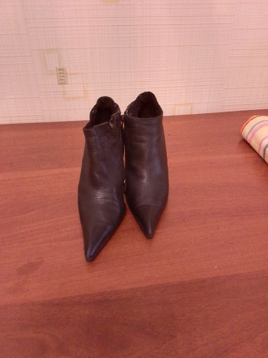 Продаю натуральная кожа полусапожек поралон р 37.