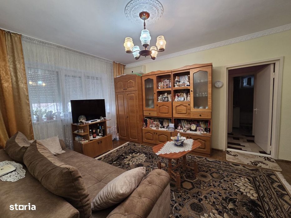 Apartament 2 camere etaj 2 zona Casa de Cultura Adjud