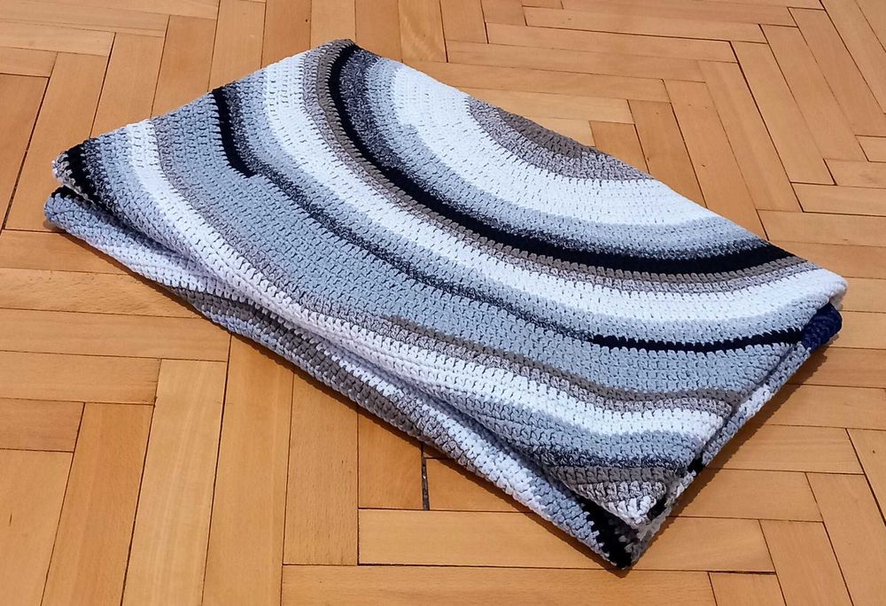 Ръчно изплетен килим