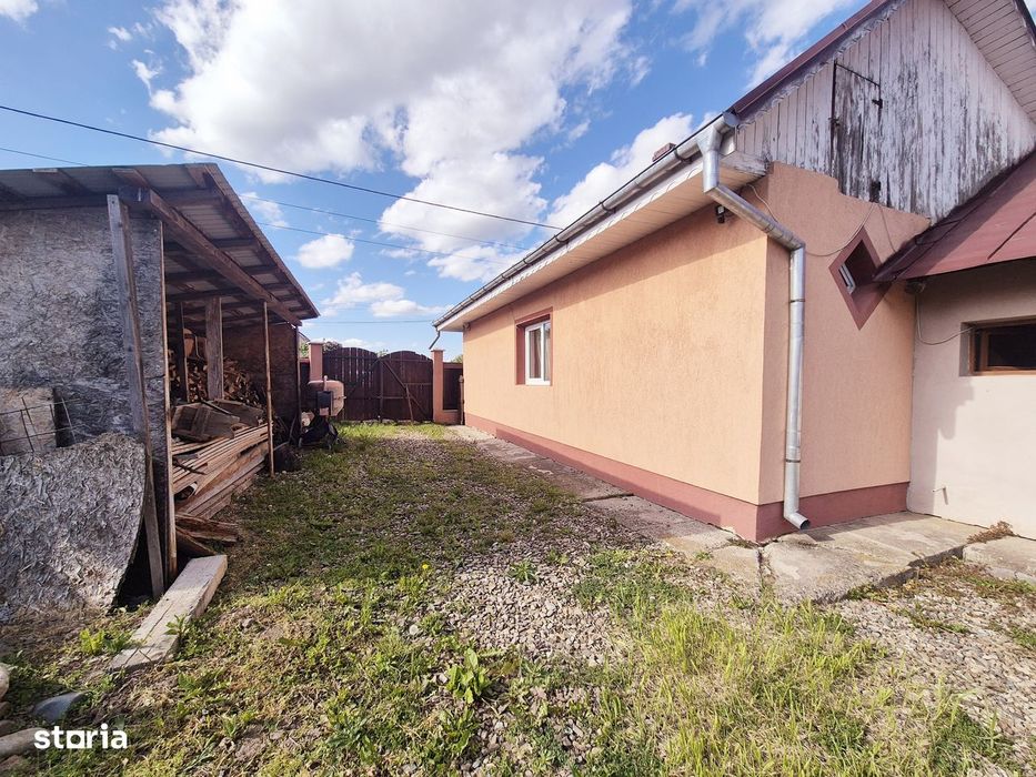 Casă din cărămidă și teren generos, comuna Dobreni