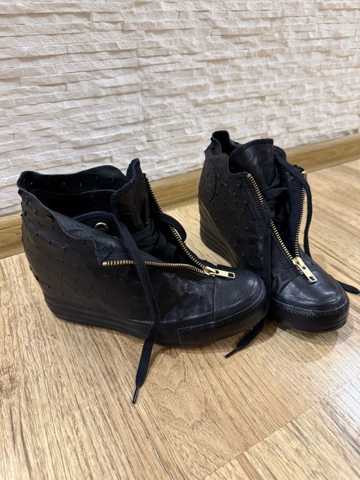 Уникални  Converse Chuck Taylor All Star LUX с вътрешна платформа