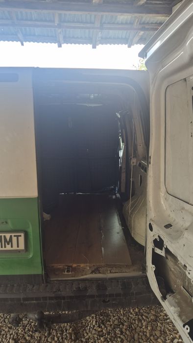 Vand sau dezmembrez ford transit connect