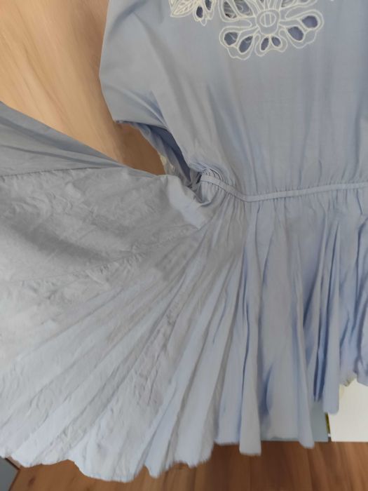 Дамска рокля с бродерия