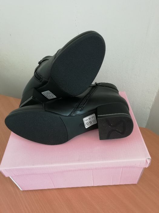 Нови дамски боти номер 36