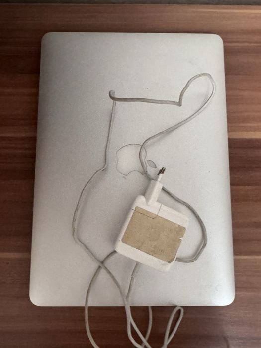 Продам mac air 2011 года
