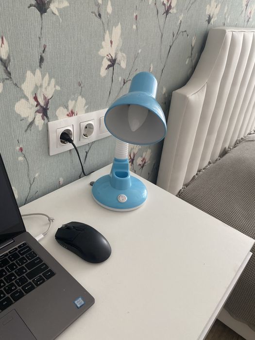 Настольная лампа