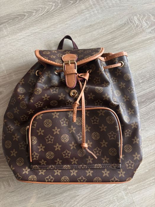 Кафява дамска раница