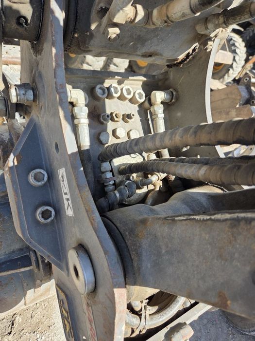 Volvo 140 Hyundai 140 Doosan 360 gradusli adapter