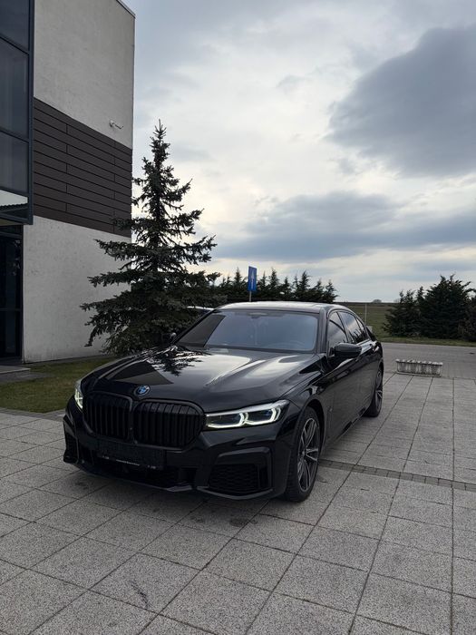 BMW Seria 7 Vă prezentăm un BMW Seria 7 în versiunea 740d.Long Mild Hybrid, o limu