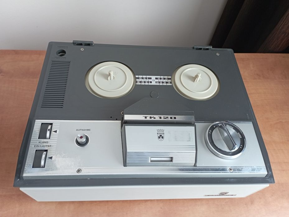 Vând magnetofon Grunding