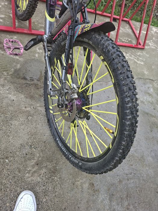 Bicicletă giant full suspension